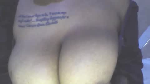 Snapshot of trinahluicy chatting on April 2026 08:18:02 AM trinahluicy online show from April 2026 08:18:02 AM