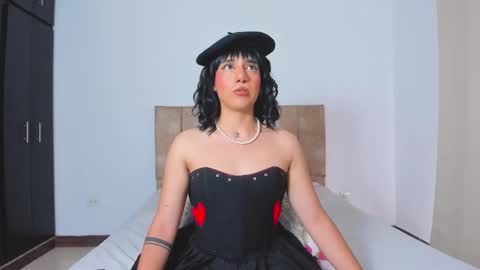 Triny online show from October 2025 01:10:01 PM