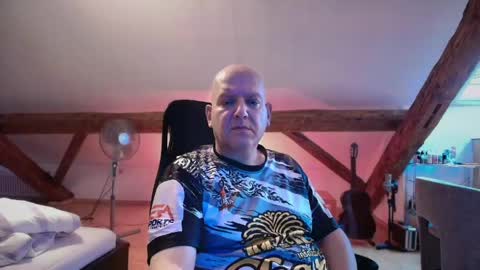 Snapshot of tritonspace chatting on May 2026 05:29:02 PM Triton online show from May 2026 05:29:02 PM