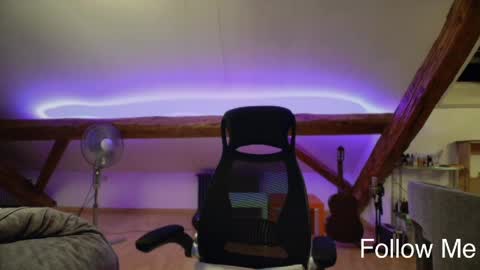 Snapshot of tritonspace chatting on May 2026 01:14:02 AM Triton online show from May 2026 01:14:02 AM