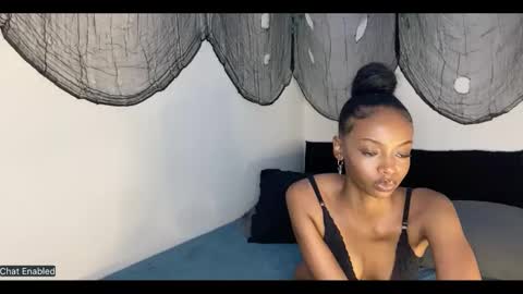 trixie_luv online show from October 2025 01:12:01 PM