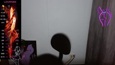 Snapshot of trixie_tangg chatting on February 2025 11:03:01 PM Kitty online show from February 2025 11:03:01 PM