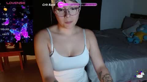 Snapshot of trixie_tangg chatting on November 2025 04:24:02 AM Kitty online show from November 2025 04:24:02 AM