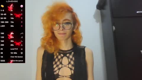 Snapshot of trixy_roses chatting on January 2025 11:37:02 PM Trixy Rose online show from January 2025 11:37:02 PM