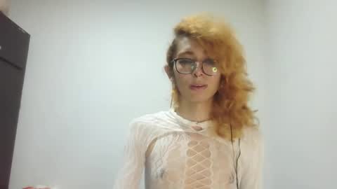 Snapshot of trixy_roses chatting on March 2025 09:25:02 PM Trixy Rose online show from March 2025 09:25:02 PM