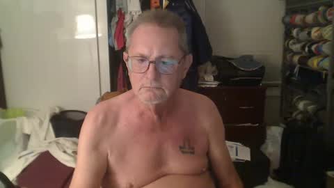 Snapshot of troffer1020 chatting on December 2025 02:52:01 AM Troffer online show from December 2025 02:52:01 AM