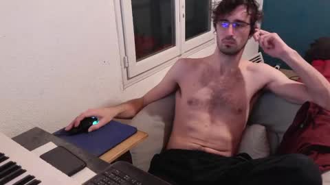 Snapshot of trucdeoufouf chatting on January 2025 09:45:01 PM trucdeoufouf online show from January 2025 09:45:01 PM