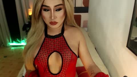 Snapshot of tshugescock chatting on January 2025 11:51:02 AM SEDUCTIVEmistresCUMS online show from January 2025 11:51:02 AM