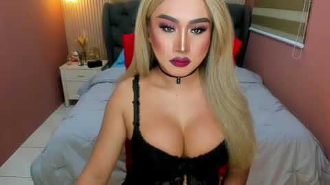 Snapshot of tshugescock chatting on February 2025 10:50:02 AM SEDUCTIVEmistresCUMS online show from February 2025 10:50:02 AM