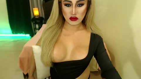 Snapshot of tshugescock chatting on February 2025 12:49:01 AM SEDUCTIVEmistresCUMS online show from February 2025 12:49:01 AM