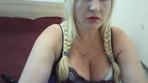 Snapshot of ttrnynela chatting on June 2026 07:02:01 AM Ttrnynela online show from June 2026 07:02:01 AM