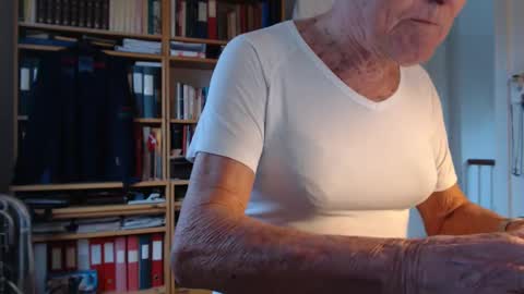 Snapshot of tubaist chatting on January 2025 11:03:02 AM FINN but call me NANNA online show from January 2025 11:03:02 AM