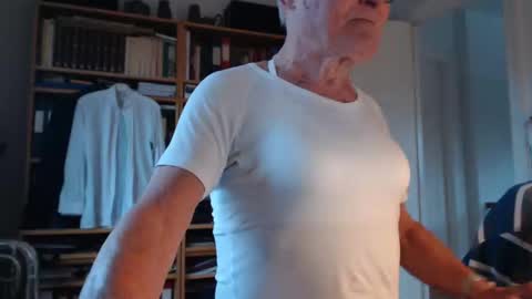 Snapshot of tubaist chatting on January 2025 09:02:02 AM FINN but call me NANNA online show from January 2025 09:02:02 AM