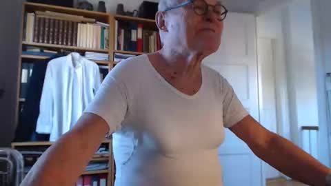 Snapshot of tubaist chatting on January 2025 11:21:02 AM FINN but call me NANNA online show from January 2025 11:21:02 AM