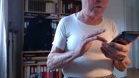 Snapshot of tubaist chatting on February 2025 08:59:02 AM FINN but call me NANNA online show from February 2025 08:59:02 AM