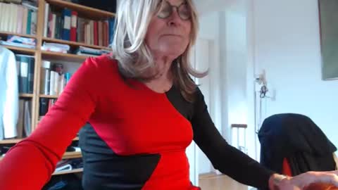 Snapshot of tubaist chatting on November 2025 08:58:01 AM FINN but call me NANNA online show from November 2025 08:58:01 AM