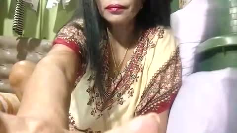 Mae online show from November 2025 09:14:01 PM