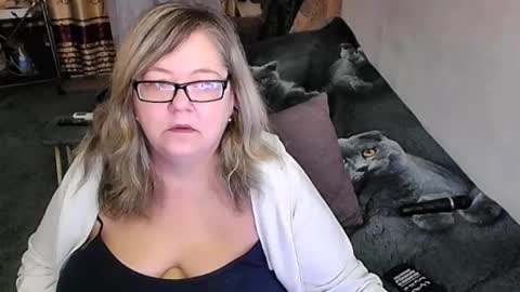 Lana online show from November 2025 12:27:02 AM