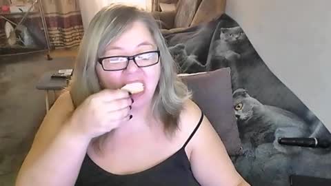 Lana online show from December 2025 02:10:02 AM