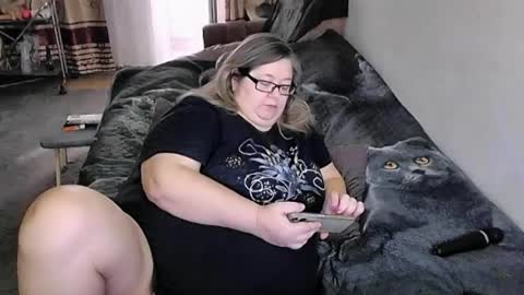 Lana online show from April 2026 01:42:02 AM