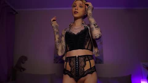 Snapshot of twiinkie_pie chatting on September 2025 05:29:02 PM Maria 3 online show from September 2025 05:29:02 PM