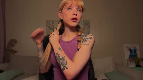 Snapshot of twiinkie_pie chatting on October 2025 05:52:01 AM Maria 3 online show from October 2025 05:52:01 AM