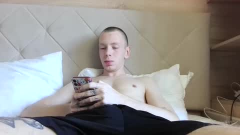 Snapshot of twinkyboyxq chatting on September 2025 10:41:01 AM TwinkyBoyxq online show from September 2025 10:41:01 AM