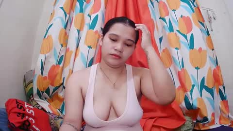 Snapshot of twowetcuties chatting on February 2025 11:26:02 PM Lyn and lea online show from February 2025 11:26:02 PM