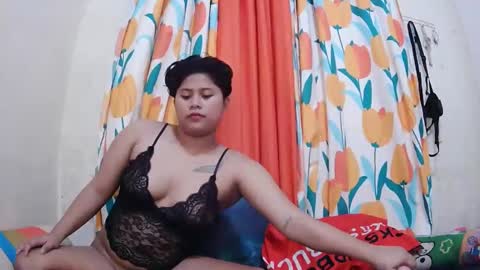 Snapshot of twowetcuties chatting on February 2025 05:44:02 AM Lyn and lea online show from February 2025 05:44:02 AM