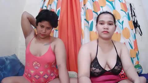 Snapshot of twowetcuties chatting on March 2025 05:59:02 AM Lyn and lea online show from March 2025 05:59:02 AM