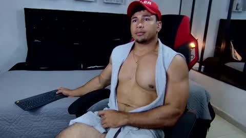 tyler_hank1 online show from March 2025 12:04:01 AM