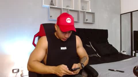 tyler_hank1 online show from November 2025 10:34:02 PM