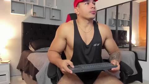 tyler_hank1 online show from December 2025 09:44:02 PM