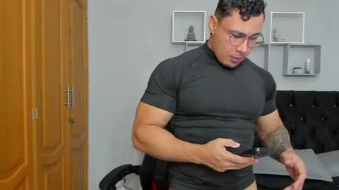 tyler_hank1 online show from June 2026 12:48:02 AM
