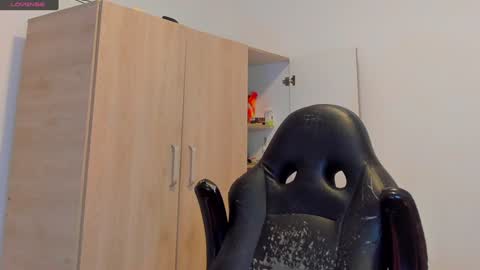     online show from February 2025 04:03:02 PM