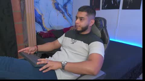 Snapshot of tyler_price01 chatting on September 2025 11:52:01 PM Tyler online show from September 2025 11:52:01 PM