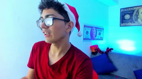Snapshot of tylerwhiite_ chatting on December 2024 03:05:02 AM online show from December 2024 03:05:02 AM