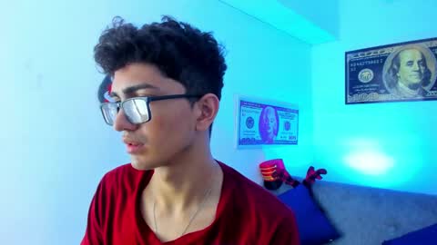 Snapshot of tylerwhiite_ chatting on December 2024 09:39:02 AM online show from December 2024 09:39:02 AM