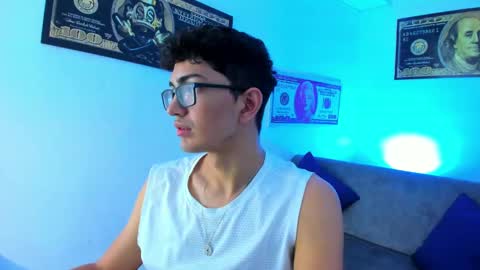 Snapshot of tylerwhiite_ chatting on December 2024 02:49:02 AM online show from December 2024 02:49:02 AM