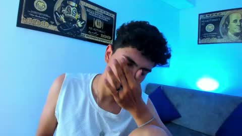 Snapshot of tylerwhiite_ chatting on December 2024 06:45:02 AM online show from December 2024 06:45:02 AM