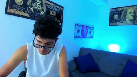 Snapshot of tylerwhiite_ chatting on December 2024 09:50:01 AM online show from December 2024 09:50:01 AM