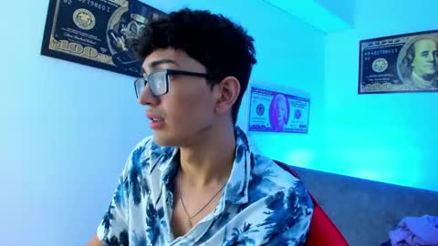Snapshot of tylerwhiite_ chatting on December 2024 03:03:02 AM online show from December 2024 03:03:02 AM