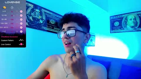 Snapshot of tylerwhiite_ chatting on January 2025 09:26:02 AM online show from January 2025 09:26:02 AM