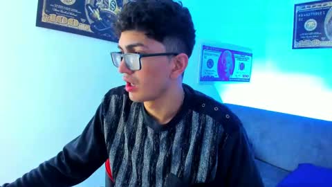 Snapshot of tylerwhiite_ chatting on January 2025 02:53:01 AM online show from January 2025 02:53:01 AM