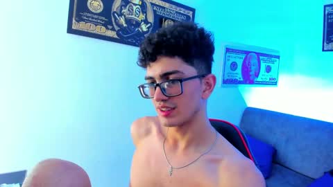 Snapshot of tylerwhiite_ chatting on January 2025 08:56:01 AM online show from January 2025 08:56:01 AM