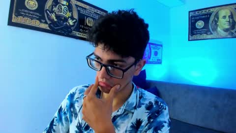 Snapshot of tylerwhiite_ chatting on January 2025 06:27:02 AM online show from January 2025 06:27:02 AM