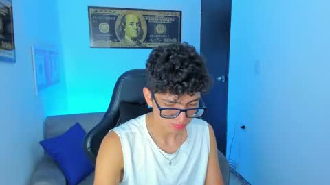 Snapshot of tylerwhiite_ chatting on February 2025 06:54:01 AM online show from February 2025 06:54:01 AM