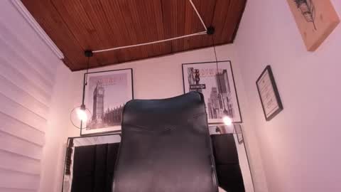       online show from October 2025 03:01:02 AM