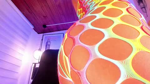       online show from October 2025 03:58:02 AM