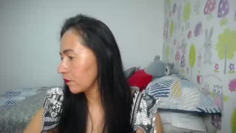 Snapshot of tyna_b chatting on June 2026 01:17:02 AM Tyna online show from June 2026 01:17:02 AM